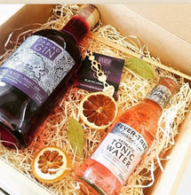 Load image into Gallery viewer, Cariad Gin - Blackcurrant Gin Gift Box 500ml