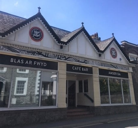 Blas ar Fwyd and Cariad Gin – working together to promote Welsh Gin to businesses throughout Wales